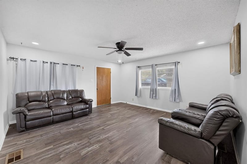 908 W Heron Street, Denison TX 75020 - Photo 36