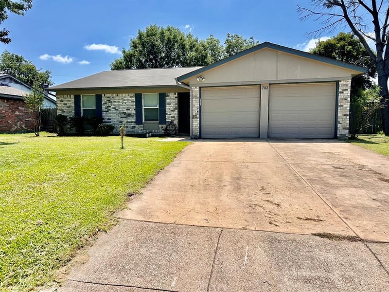 702 Meadowview Drive, Mansfield TX 76063 - Photo 2