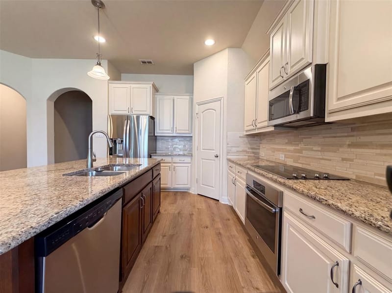 3005 S College Avenue, Decatur TX 76234 - Photo 2