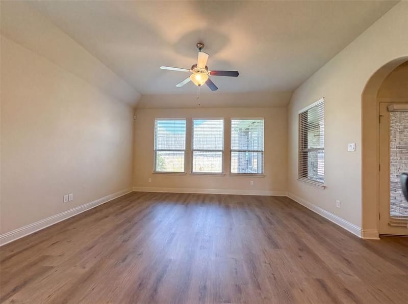 3005 S College Avenue, Decatur TX 76234 - Photo 3