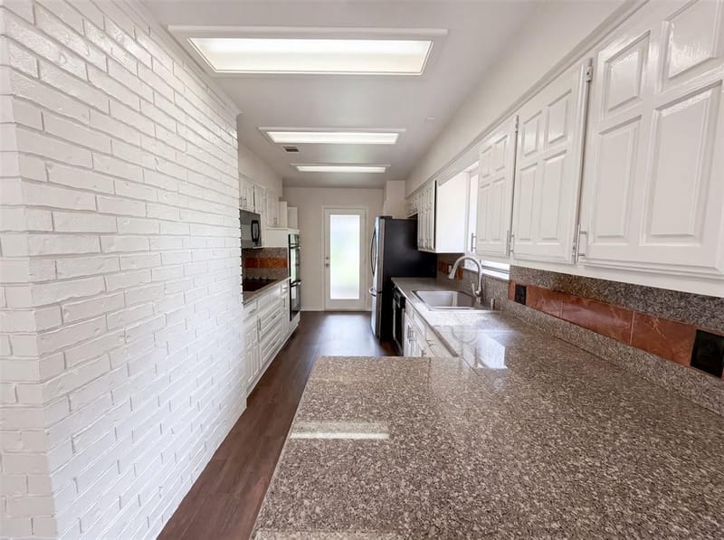 722 S Forest Lane, Duncanville TX 75116 - Photo 2