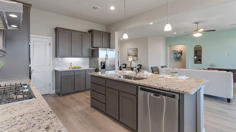 3688 ROLLING MEADOWS Drive, Grand Prairie TX 76065 - Photo 10