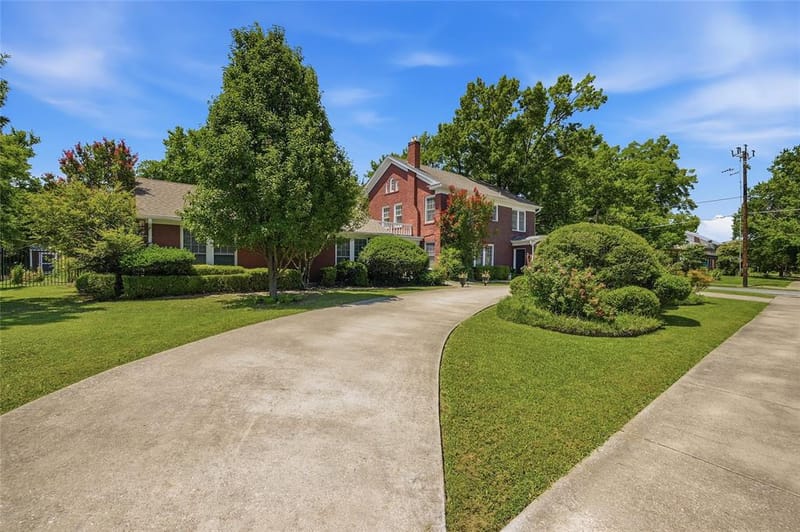 221 W 5th Street, Bonham TX 75418 - Photo 2