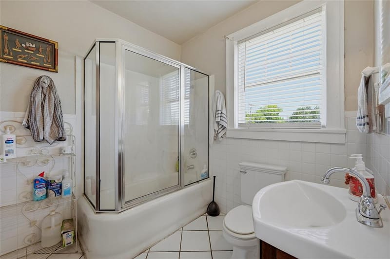 221 W 5th Street, Bonham TX 75418 - Photo 16