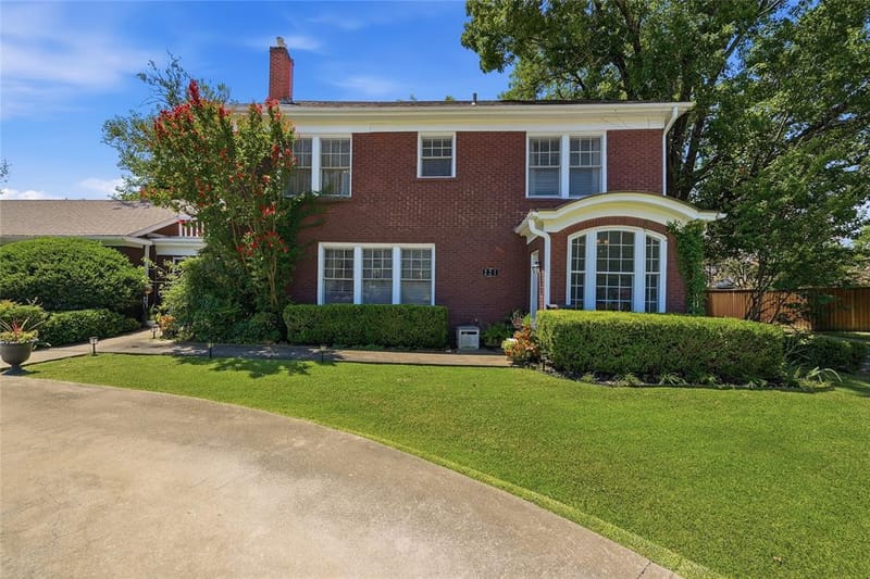 221 W 5th Street, Bonham TX 75418 - Photo 3