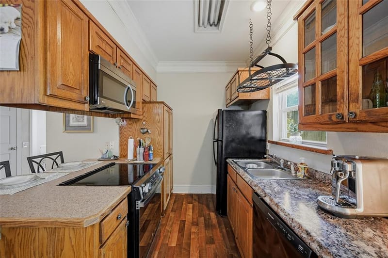 221 W 5th Street, Bonham TX 75418 - Photo 29