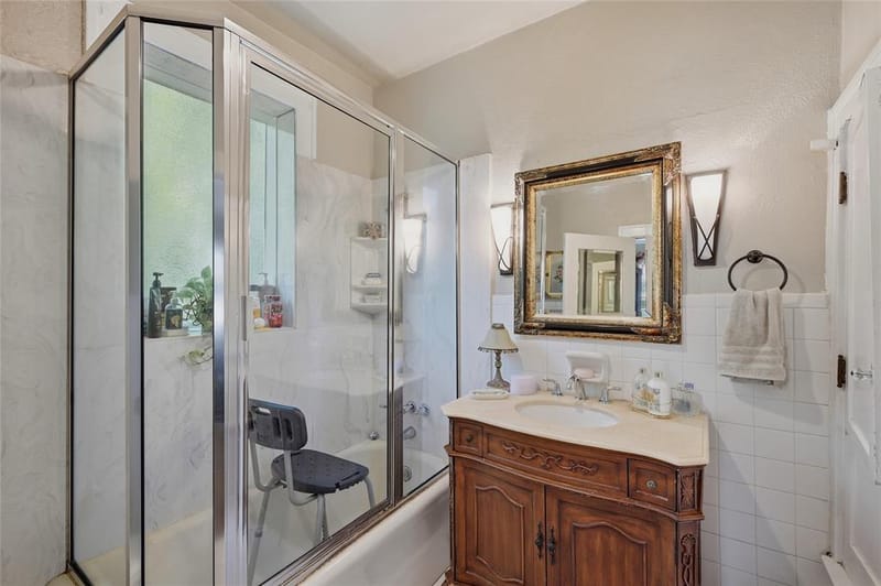 221 W 5th Street, Bonham TX 75418 - Photo 21