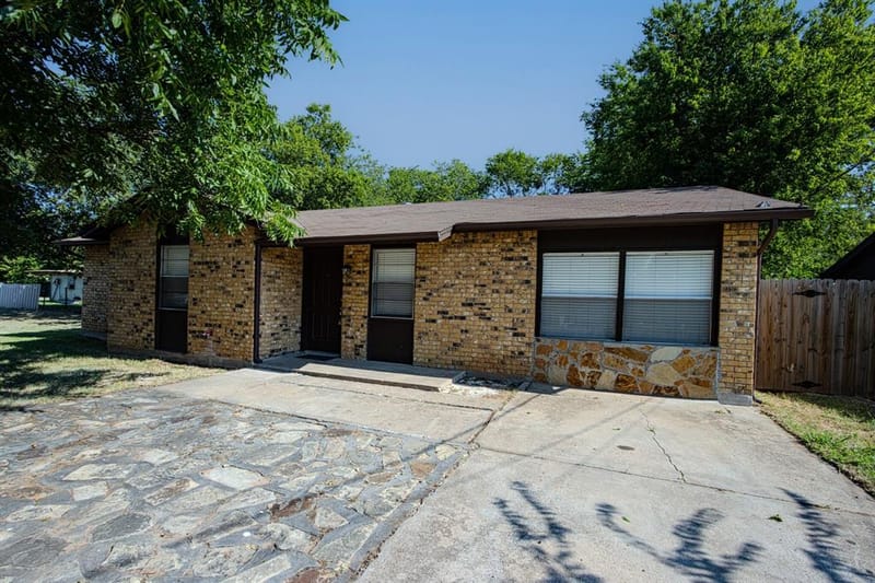 1205 SE 14th Street, Mineral Wells TX 76067 - Photo 2