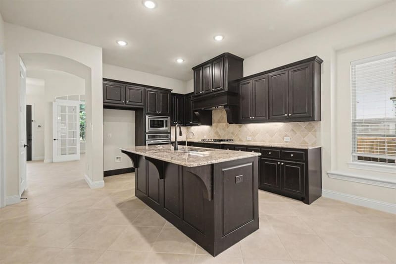 12236 Curry Creek Drive, Frisco TX 75035 - Photo 10