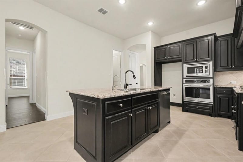 12236 Curry Creek Drive, Frisco TX 75035 - Photo 11