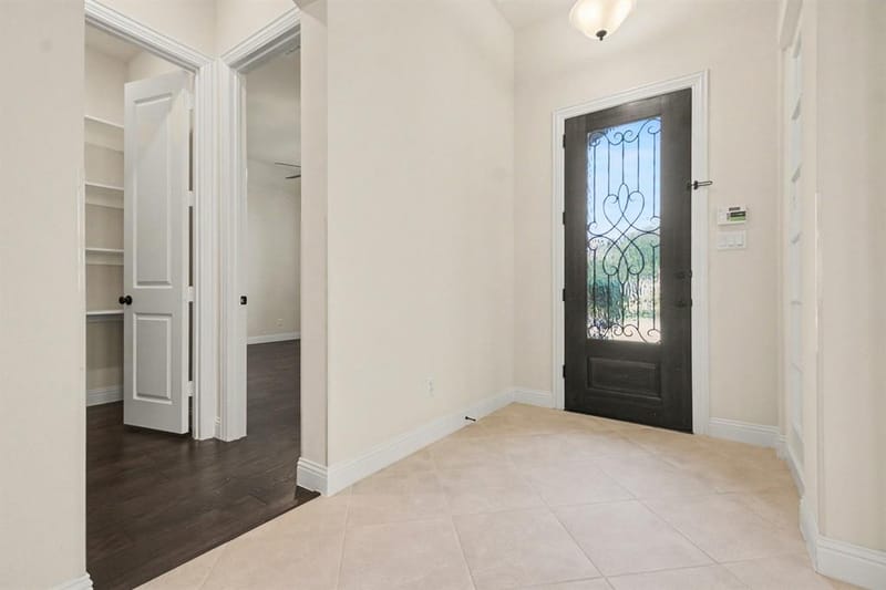12236 Curry Creek Drive, Frisco TX 75035 - Photo 4