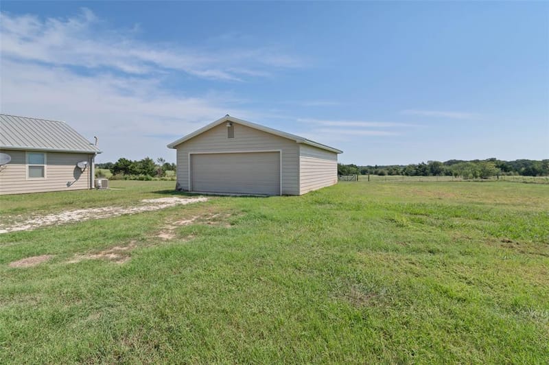 3200 County Road 155, Whitesboro TX 76273 - Photo 15