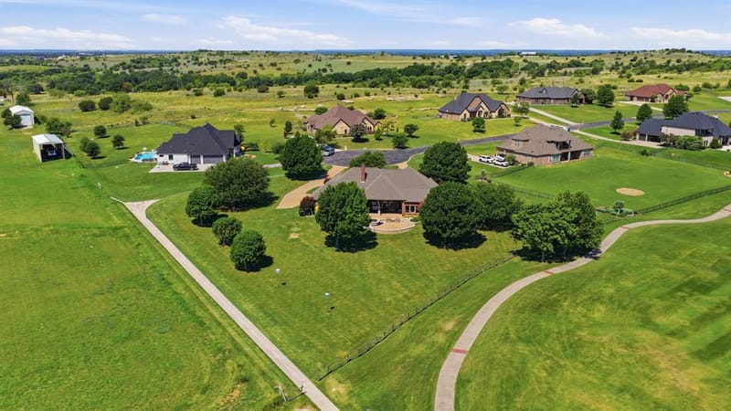 241 Pinnacle Peak Lane, Weatherford TX 76087 - Photo 6