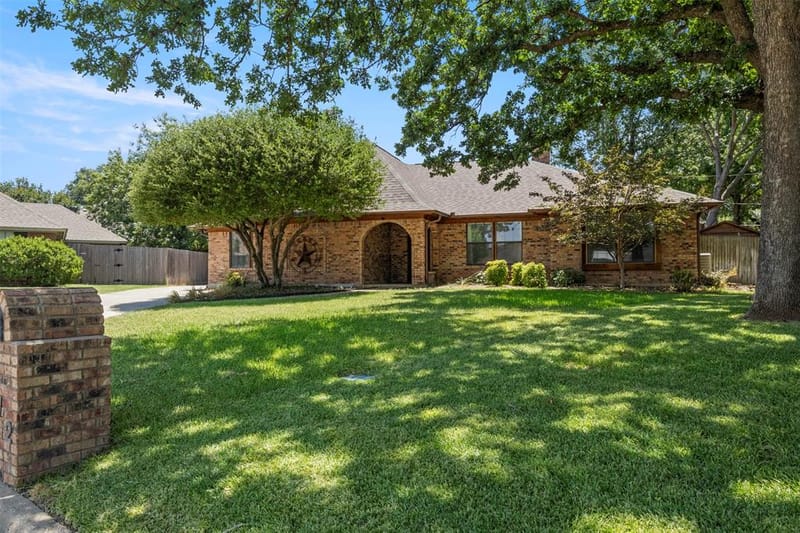 4812 Arabian Court, Arlington TX 76017 - Photo 2