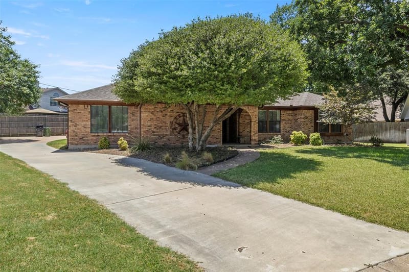 4812 Arabian Court, Arlington TX 76017 - Photo 3