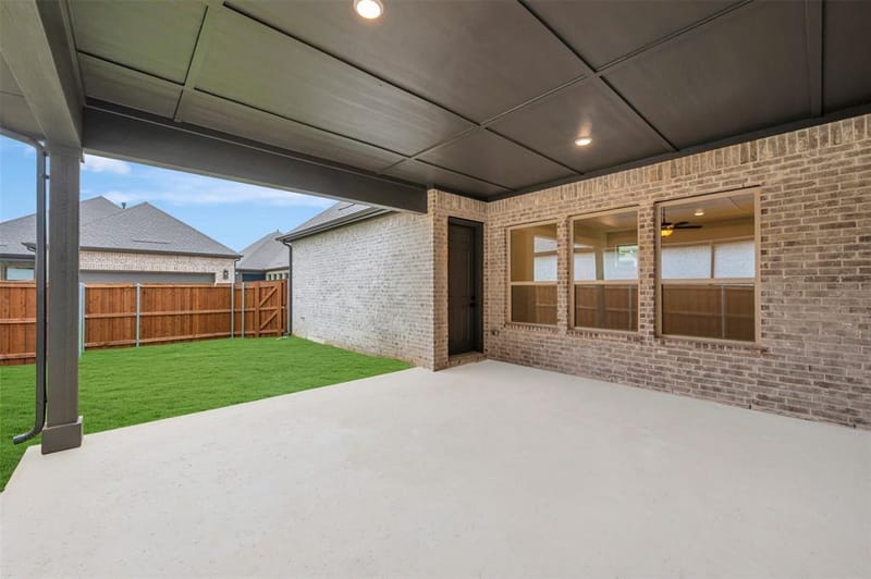 2086 Spotted Fawn Drive, Arlington TX 76005 - Photo 2