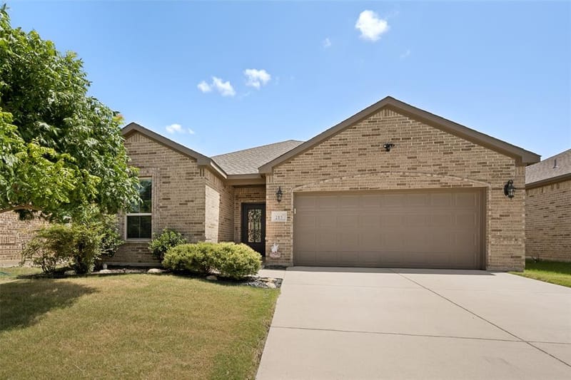 213 Iron Ore Trail, Fort Worth TX 76131 - Photo 2
