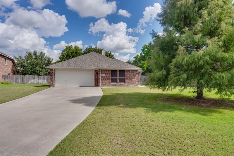 304 Mary Kay Court, Burleson TX 76028 - Photo 6