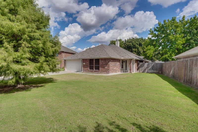 304 Mary Kay Court, Burleson TX 76028 - Photo 7