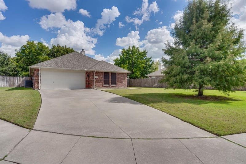 304 Mary Kay Court, Burleson TX 76028 - Photo 5