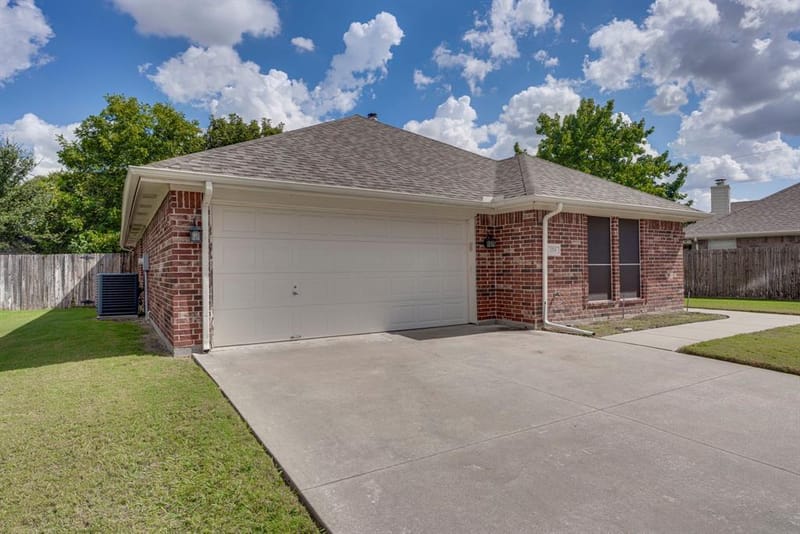 304 Mary Kay Court, Burleson TX 76028 - Photo 4