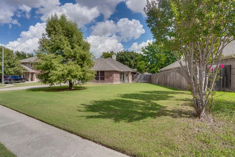 304 Mary Kay Court, Burleson TX 76028 - Photo 8