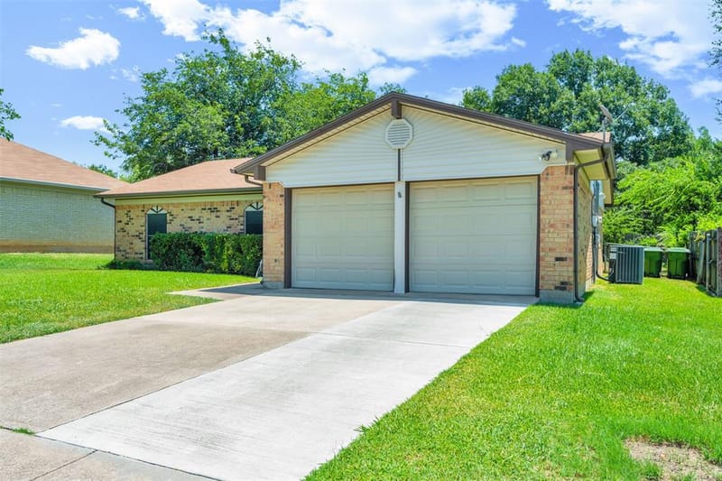 7616 Meadowbrook Drive, Watauga TX 76148 - Photo 2
