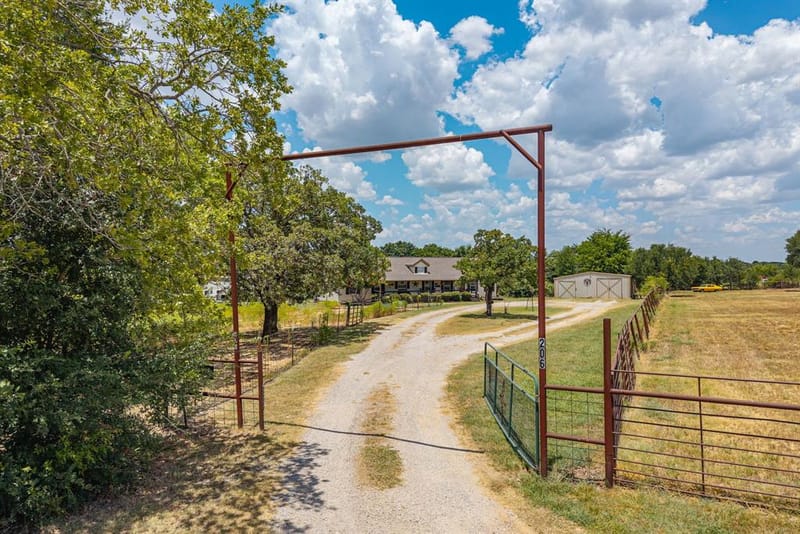 206 County Road 4593, Boyd TX 76023 - Photo 4