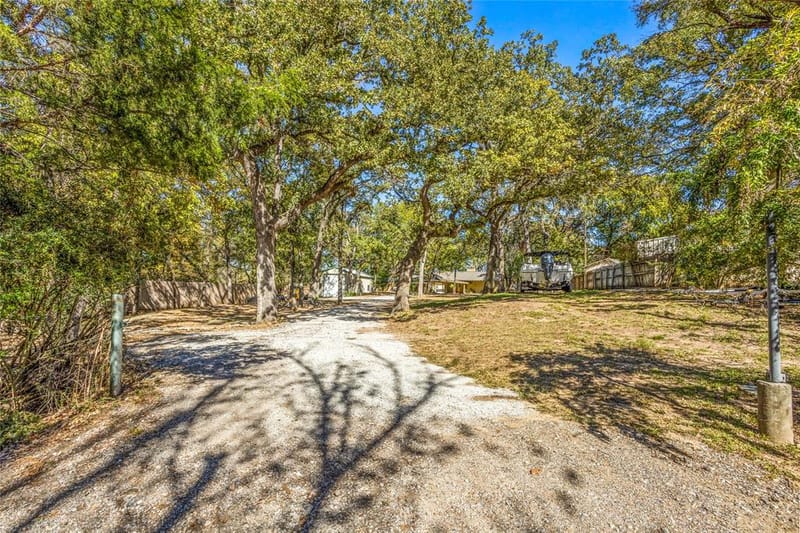 916 Kimbrough Road, Azle TX 76020 - Photo 2