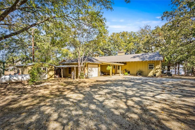 916 Kimbrough Road, Azle TX 76020 - Photo 4