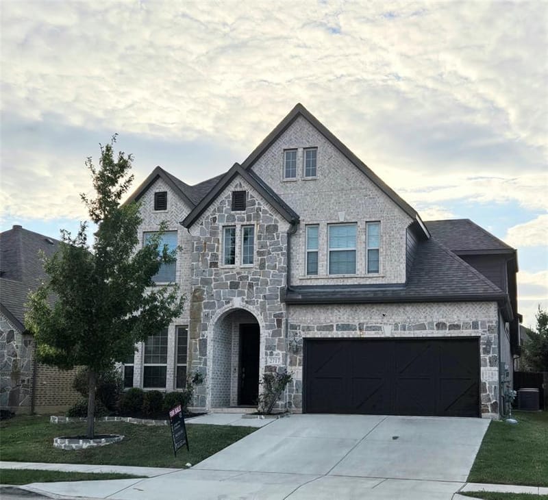 2717 Calloway Creek Drive, Fort Worth TX 76118 - Photo 2