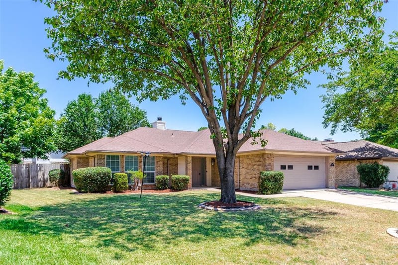 2506 Mckensie Lane, Grand Prairie TX 75052 - Photo 2
