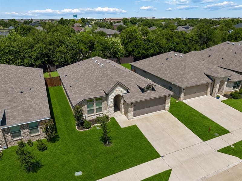 9916 Mescalbean Boulevard, Fort Worth TX 76036 - Photo 2