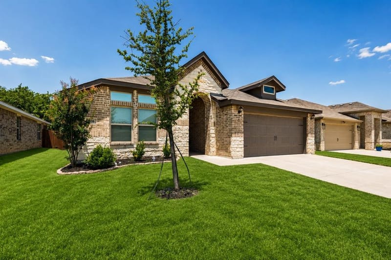 9916 Mescalbean Boulevard, Fort Worth TX 76036