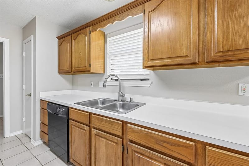 3211 Brookview Drive, Corinth TX 76210 - Photo 6
