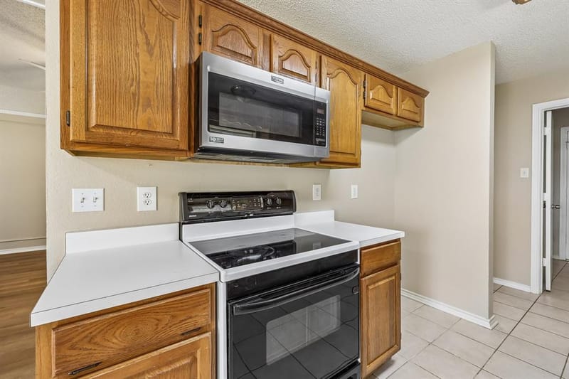 3211 Brookview Drive, Corinth TX 76210 - Photo 5