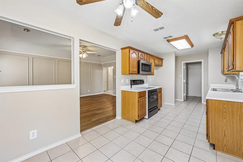 3211 Brookview Drive, Corinth TX 76210 - Photo 9