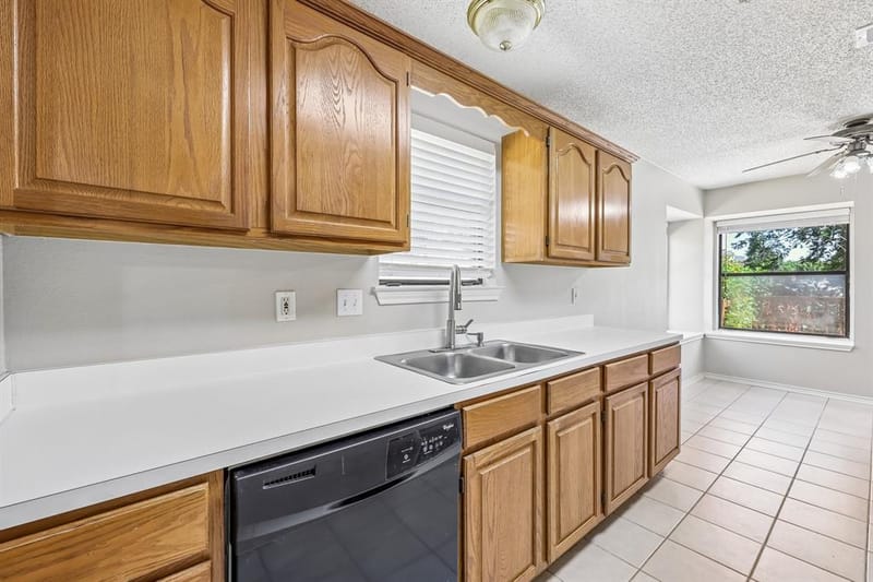 3211 Brookview Drive, Corinth TX 76210 - Photo 10