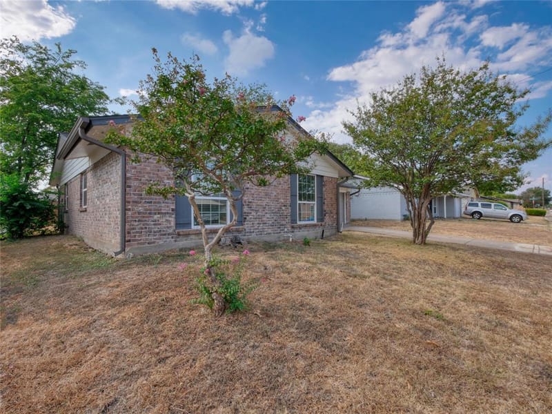 3616 Pacesetter Drive, Dallas TX 75241 - Photo 2