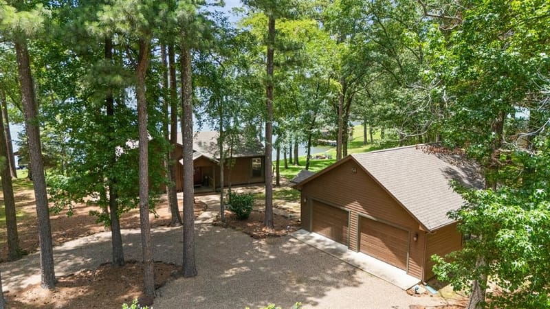 400 Windy Point Drive, Mount Vernon TX 75457