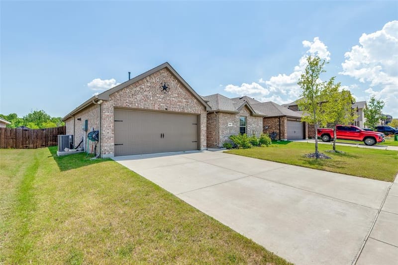 523 Summit Pass Lane, Princeton TX 75407 - Photo 2