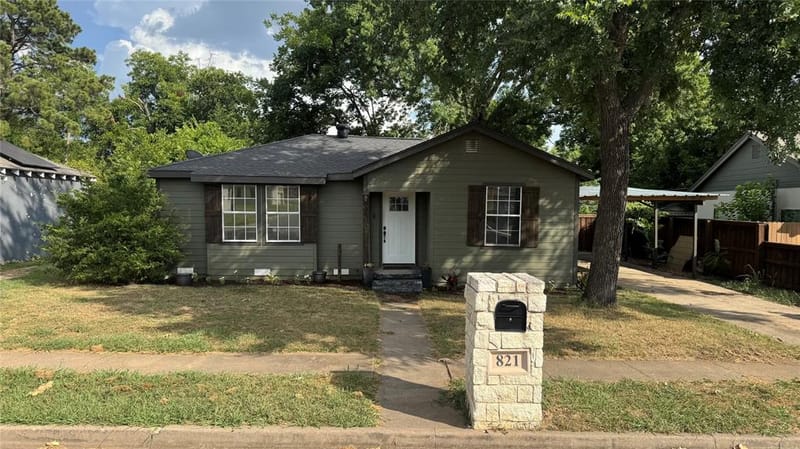 821 College Street, Cleburne TX 76033 - Photo 2