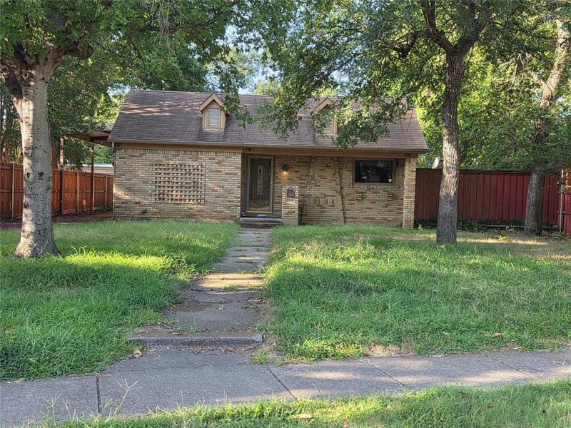 2216 Daisy Lane, Fort Worth TX 76111 - Photo 2