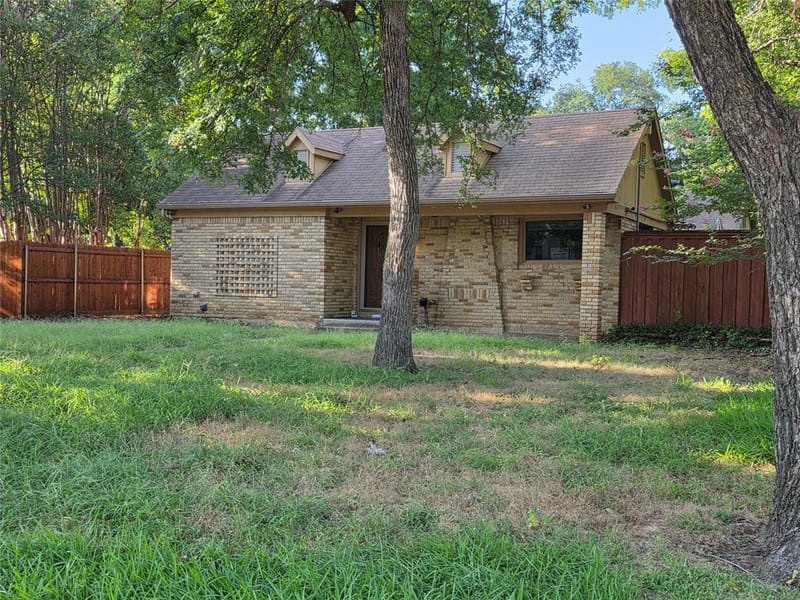 2216 Daisy Lane, Fort Worth TX 76111 - Photo 3