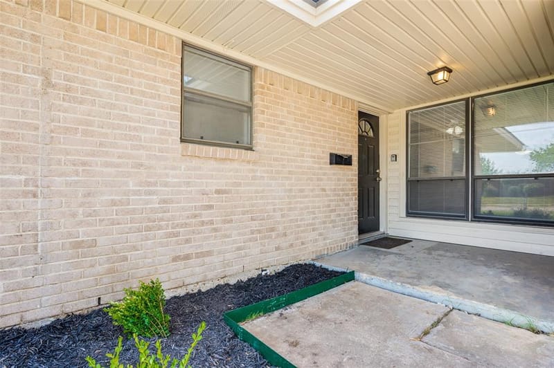 706 Goodyear Street, Irving TX 75062 - Photo 2