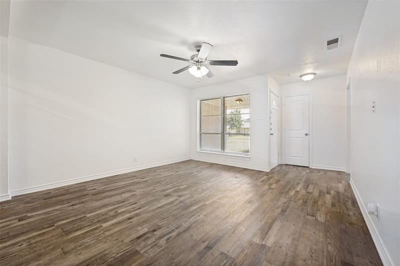 706 Goodyear Street, Irving TX 75062 - Photo 6
