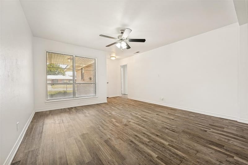 706 Goodyear Street, Irving TX 75062 - Photo 7