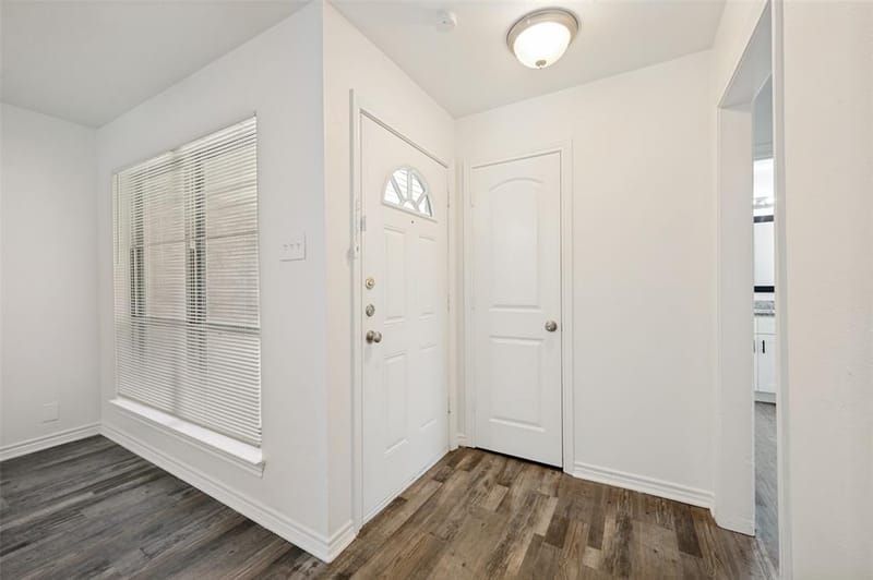 706 Goodyear Street, Irving TX 75062 - Photo 3