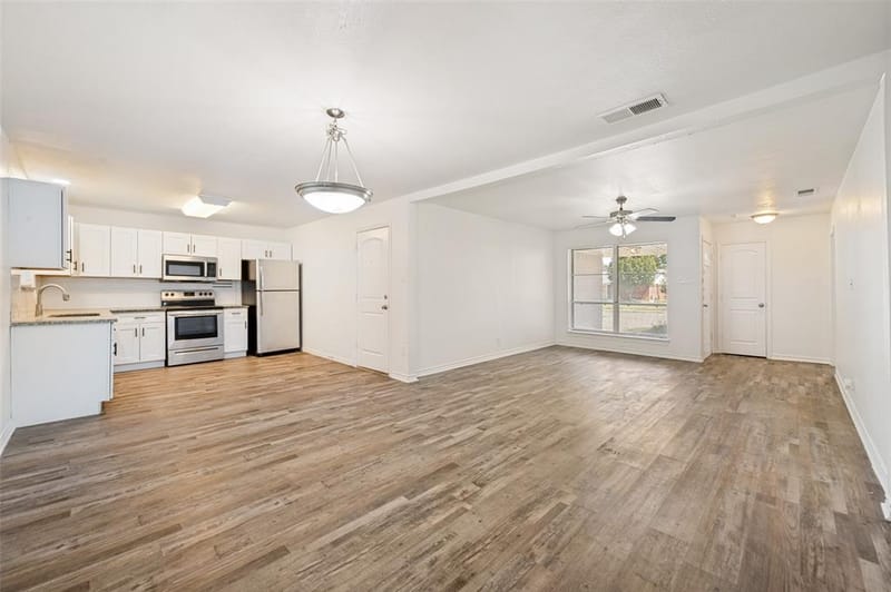 706 Goodyear Street, Irving TX 75062 - Photo 9