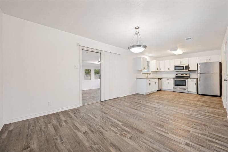 706 Goodyear Street, Irving TX 75062 - Photo 8